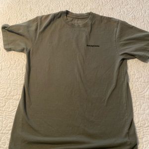 Dark olive Green Patagonia women’s tshirt